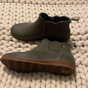 Bogs Sweetpea Chelsea Ankle Boots